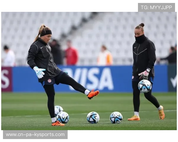 加拿大女足惜败美国，小组第二出线，加拿大 女足